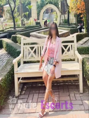 VIP Escort Service in Delhi – Luxury & Sensuality Await!